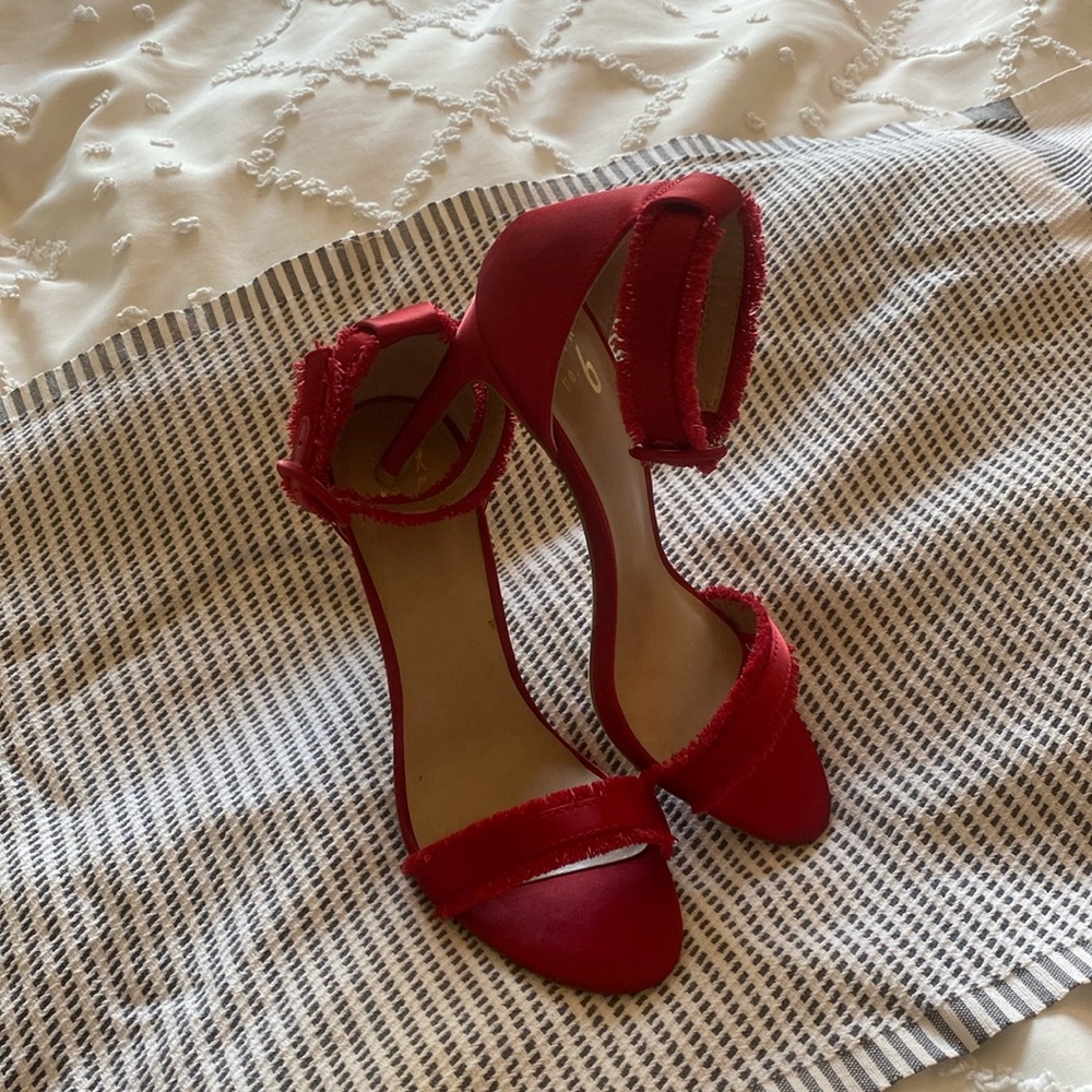 Mix No 6 red heels size 9